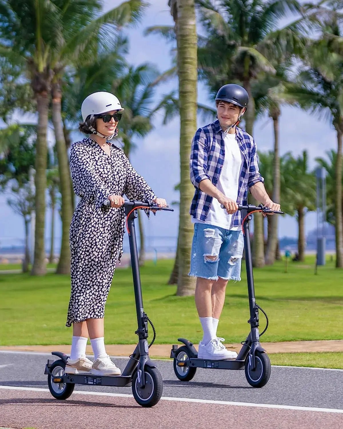 Electric Scooter with Turn Signals, 10" Solid Tires, 19.9 Miles Range & 18 Mph, 350W Motor, Foldable Electric Scooter for Adults
